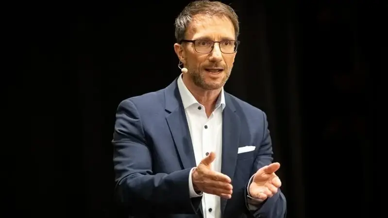 Bayreuther Michael Hampel gewinnt Redner-Wettbewerb